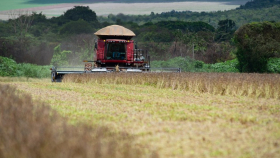 Бразилия ищет замену российским агрохимикатам